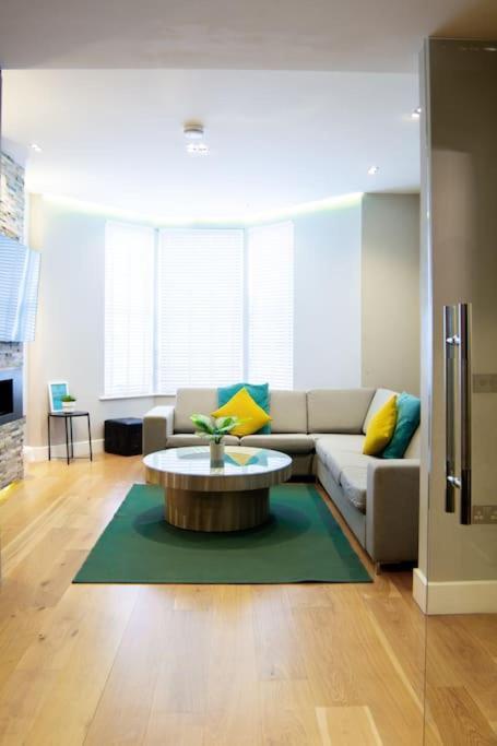 Edge14- Spacious, Stylish And Near The Beach! New Quay Exterior foto
